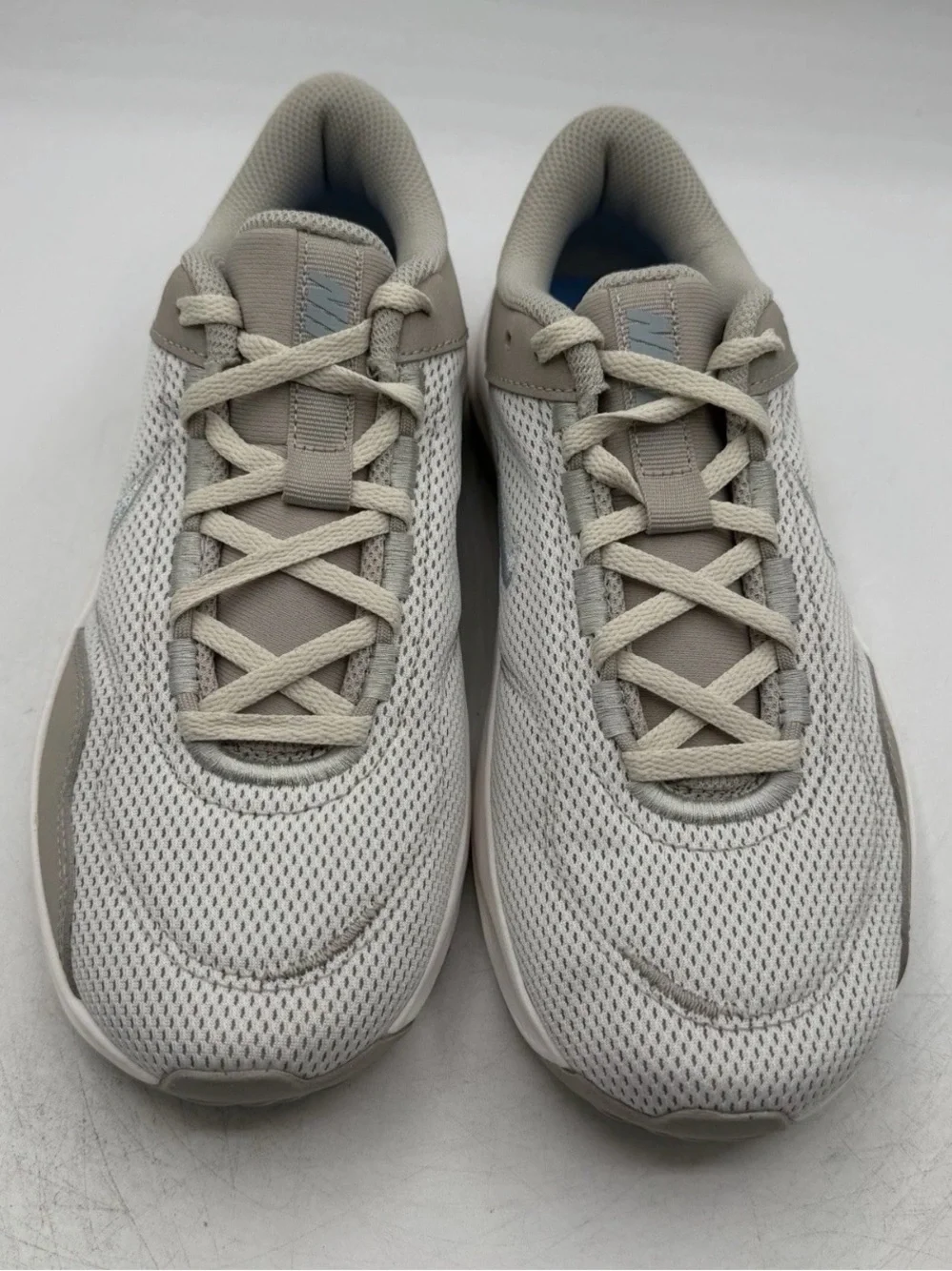 Nike Legend Essential 3 Next Nature Pure Platinum Silver DM1119-008 Womens Sz 9